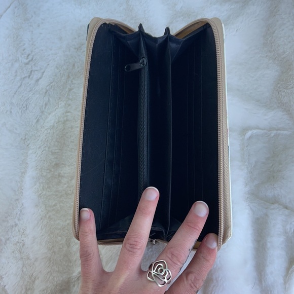 ❗️DONATED❗️EUC- FLORAL CHEVRON SYMBOL CLUTCH ZIPPER WALLET - Picture 2 of 11